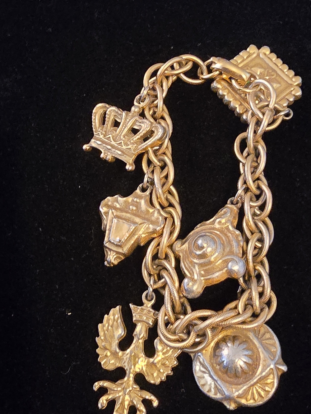 Vintage Coro heraldic charm 1950 To 1960 - Picture 5 of 5